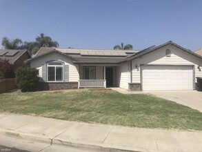 2176 Independence Pl in Hanford, CA - Building Photo - Building Photo