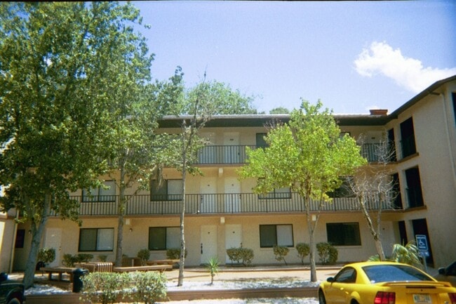 633 S Palmetto Ave in Daytona Beach, FL - Building Photo - Building Photo