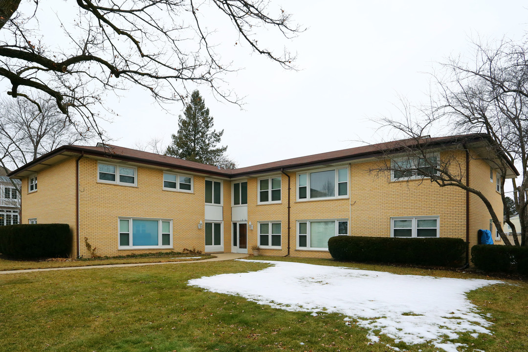 1510 E Northwest Hwy in Arlington Heights, IL - Foto de edificio