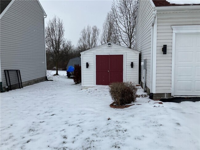 120 Hummingbird Way in West Henrietta, NY - Building Photo - Building Photo