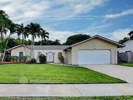 1641 Wyndcliff Dr in Wellington, FL - Building Photo