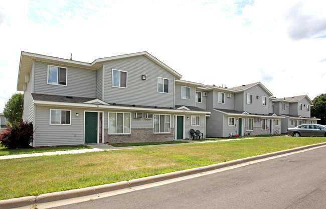 Water's Edge Townhomes in Howard Lake, MN - Foto de edificio - Building Photo