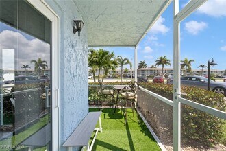 240 Palm Dr in Naples, FL - Building Photo - Building Photo