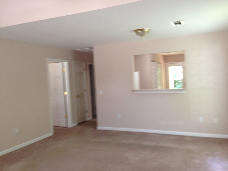 302 Ashley Ln in Laurens, SC - Building Photo