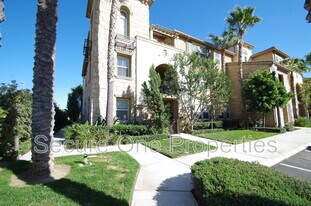 208 Riverdale Ct in Camarillo, CA - Building Photo