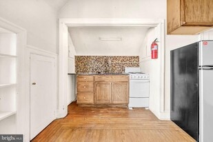 1020 W Main St in Norristown, PA - Building Photo