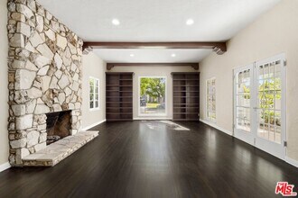 120 S Poinsettia Pl in Los Angeles, CA - Building Photo - Building Photo