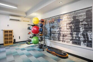 777 Hamilton in Menlo Park, CA - Foto de edificio - Building Photo