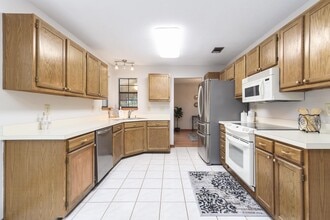 1614 Mariah Way E in Fort Walton Beach, FL - Foto de edificio - Building Photo