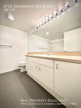 8750 Greenwood Ave N in Seattle, WA - Building Photo - Building Photo