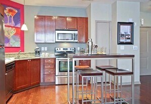 2400 Parkland Dr NE, Unit 60-65 in Atlanta, GA - Building Photo
