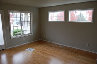 3258 SE Shoreline Dr in Corvallis, OR - Building Photo - Building Photo