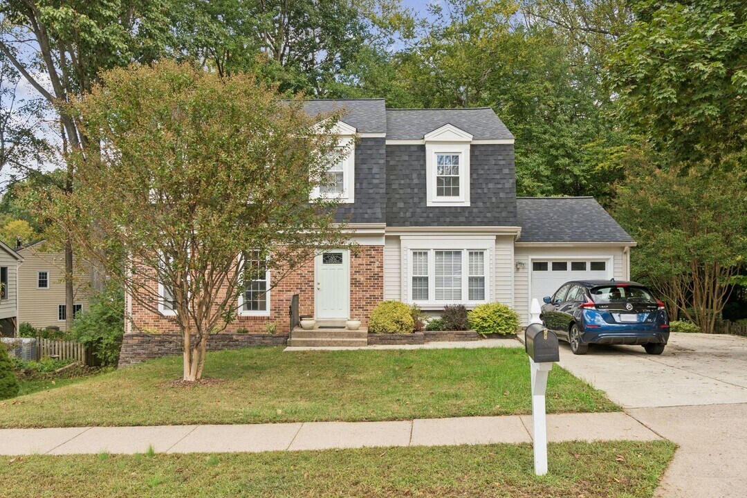 9116 Meadow Rue Ln in Annandale, VA - Building Photo