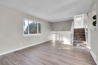 4385 E 123rd Ave in Thornton, CO - Foto de edificio - Building Photo