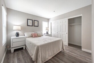 Maple Hill in Fontana, CA - Foto de edificio - Interior Photo