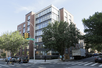 The Academy in Astoria, NY - Foto de edificio - Building Photo