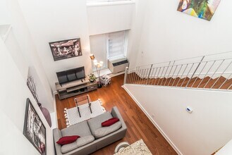 1061 Rue St-Alexandre in Montréal, QC - Building Photo - Building Photo