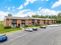 Twin Lakes Apartments in Harrisburg, PA - Building Photo - Building Photo