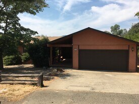 8856 Olney Park Dr in Redding, CA - Building Photo