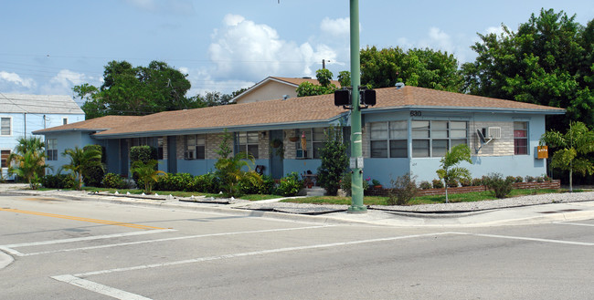 630 N Federal Hwy in Lake Worth, FL - Foto de edificio - Building Photo