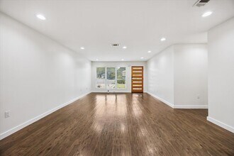 6814 Langston Dr in Austin, TX - Building Photo - Building Photo