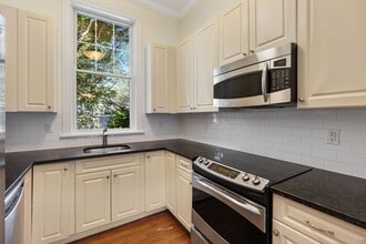 253 Weaver St in Greenwich, CT - Building Photo - Building Photo