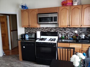 54 Beacon St, Unit #2 in Somerville, MA - Building Photo - Building Photo