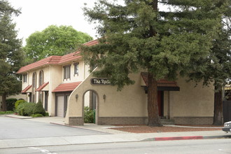 20077 Redwood Rd in Castro Valley, CA - Foto de edificio - Building Photo