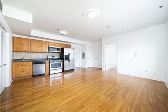528 47th St in Union City, NJ - Building Photo - Building Photo