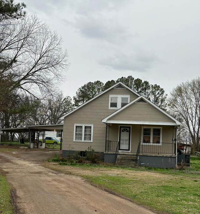 601 W Main St in Decherd, TN - Building Photo