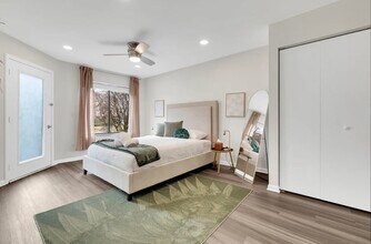 379 Sandhurst Cir in Glen Ellyn, IL - Building Photo - Building Photo