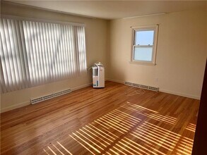 3 Wood Rd in Middletown, RI - Building Photo - Building Photo