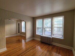2937 N Bartlett Ave, Unit 1 in Milwaukee, WI - Building Photo - Building Photo