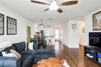 2215 Post Rd in Austin, TX - Building Photo - Building Photo