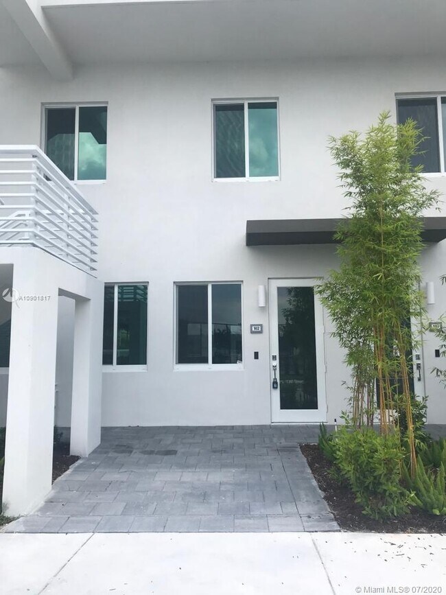 10222 NW 64th Way-Unit -102 in Doral, FL - Building Photo - Building Photo