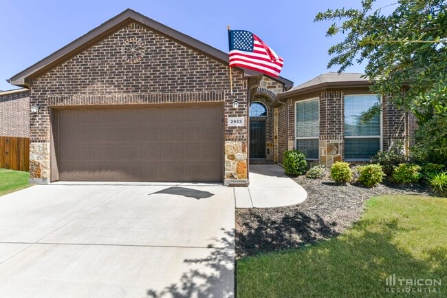property at 2933 Saddle Creek Dr