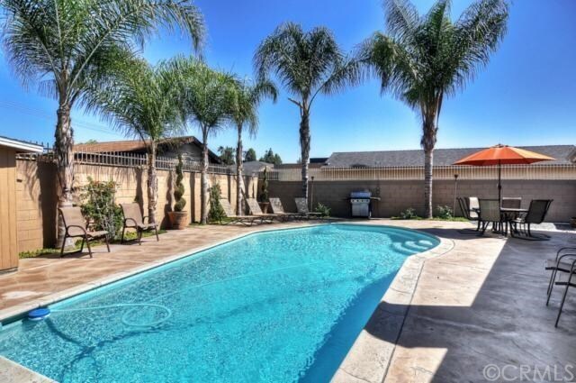 331 E Bluebell Pl in Anaheim, CA - Building Photo