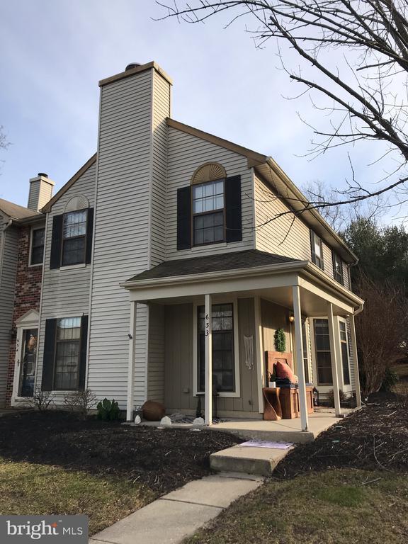 property at 633 Foxton Ct