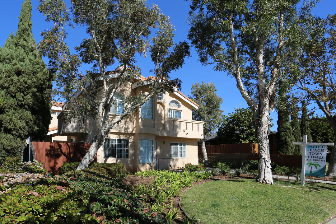 Pacific Beach Townhomes in San Diego, CA - Building Photo