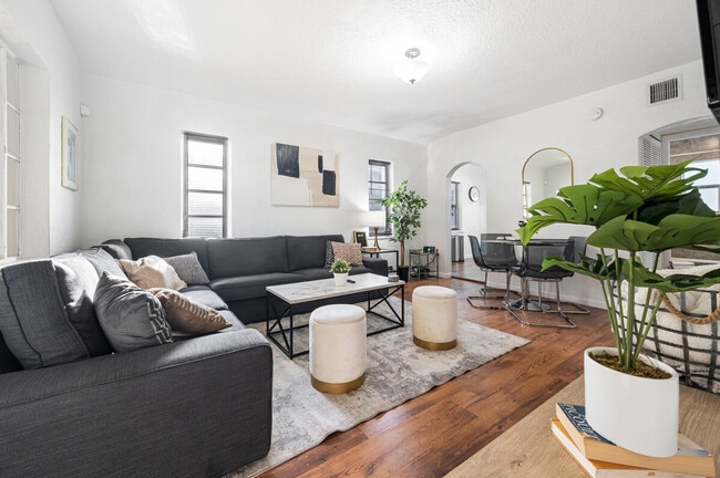 11 NW 68th Terrace in Miami, FL - Building Photo - Building Photo