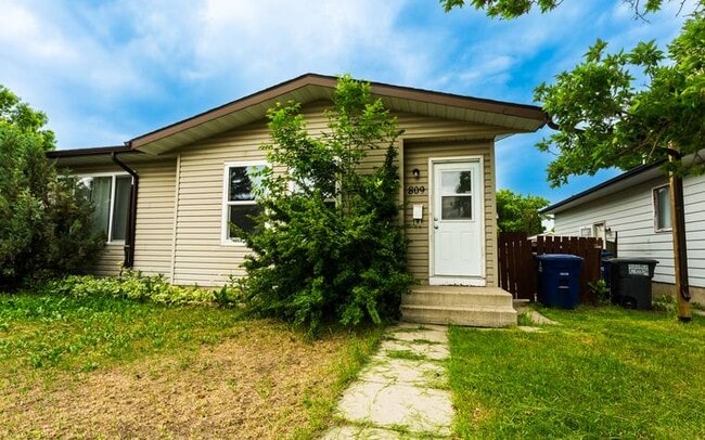 property at 809 Steeves Ave