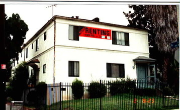 855 S Mariposa Ave in Los Angeles, CA - Building Photo - Building Photo