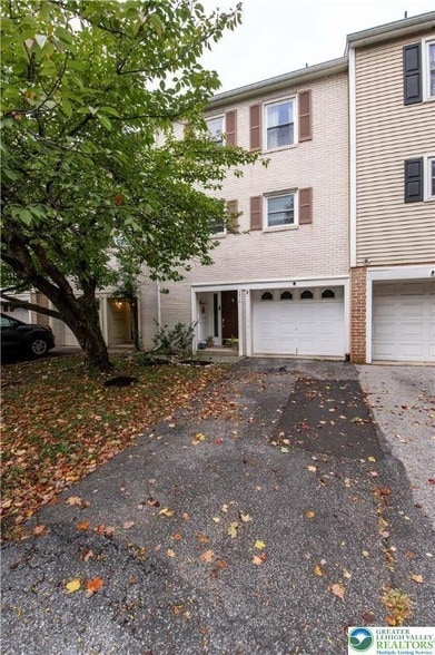 8315 Countryside Ln in Fogelsville, PA - Foto de edificio - Building Photo