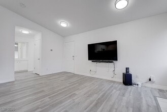 600 Devonhall St in Las Vegas, NV - Building Photo - Building Photo