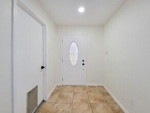 10010 Sagecanyon Dr in Houston, TX - Building Photo - Building Photo