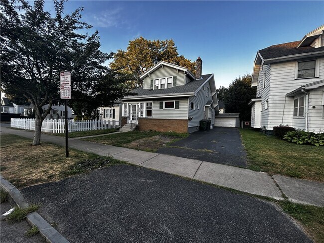 850 Glide St