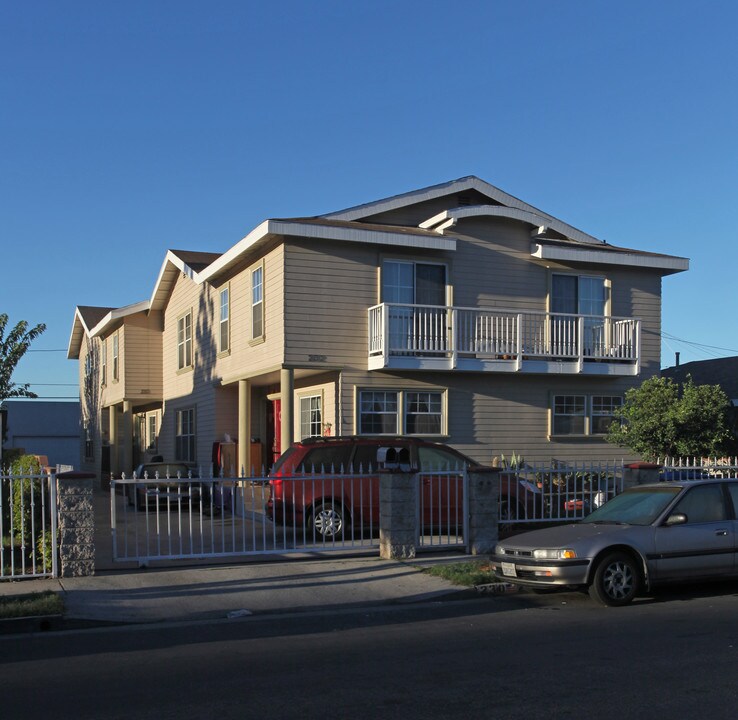 232 Avenue 32 in Los Angeles, CA - Building Photo