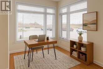 1560 Hilson Hts in Milton, ON - Building Photo - Building Photo