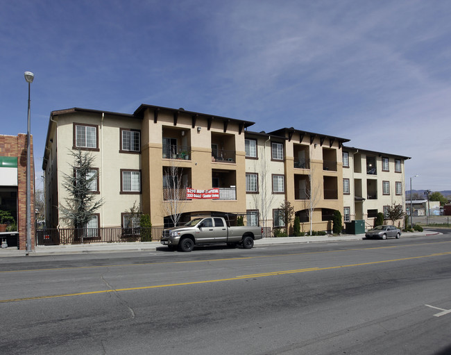 Carriage Stone Senior Apartments in Reno, NV - Foto de edificio - Building Photo