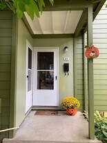 49 Flanders Ln in Cincinnati, OH - Building Photo